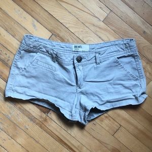 GARAGE beige shorts